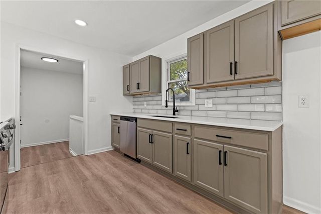 8122 W 92nd Terrace, Overland Park, KS 66212