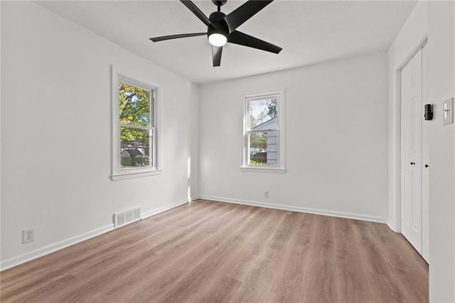 8122 W 92nd Terrace, Overland Park, KS 66212