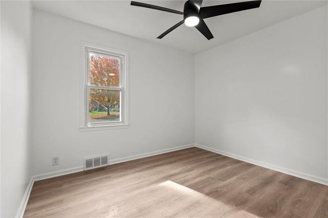 8122 W 92nd Terrace, Overland Park, KS 66212