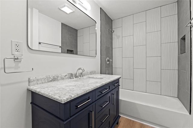 8122 W 92nd Terrace, Overland Park, KS 66212