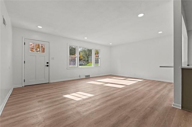 8122 W 92nd Terrace, Overland Park, KS 66212