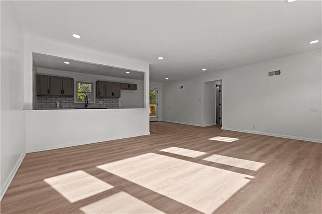 8122 W 92nd Terrace, Overland Park, KS 66212