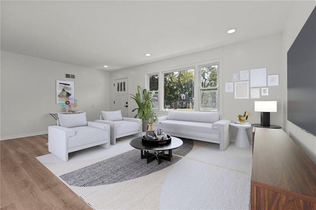 8122 W 92nd Terrace, Overland Park, KS 66212