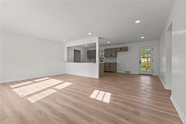 8122 W 92nd Terrace, Overland Park, KS 66212