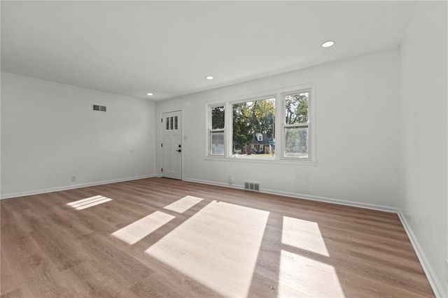 8122 W 92nd Terrace, Overland Park, KS 66212