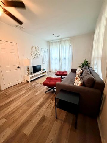 220 N Austin ST, Buda, TX 78610