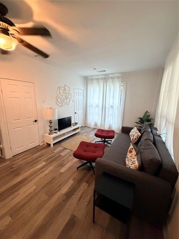 220 N Austin ST, Buda, TX 78610