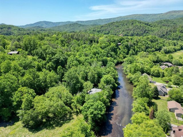 198 Riverbend Drive, Hayesville, NC 28904