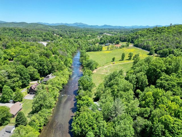 198 Riverbend Drive, Hayesville, NC 28904