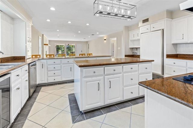 3104 Greenleaf Lane, Lake Charles, LA 70605