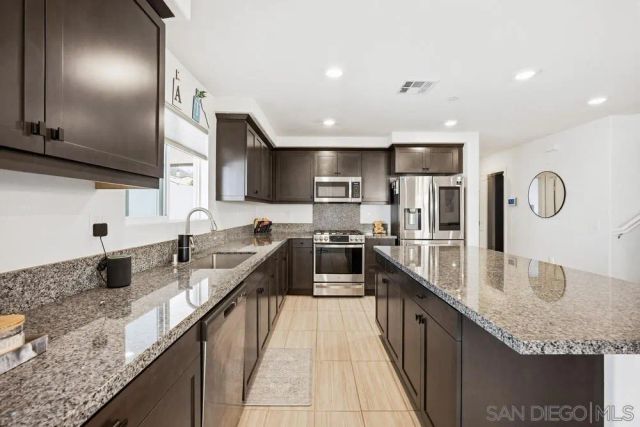 32046 Prairie Crossing Dr, Winchester, CA 92596