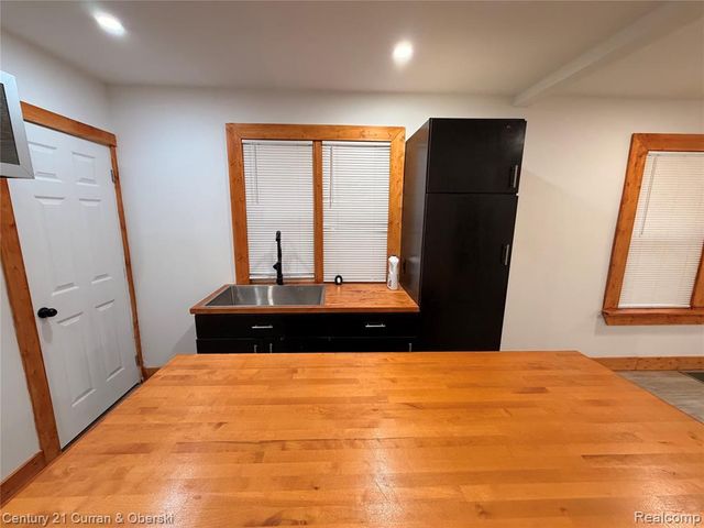 10008 Manor Street, Detroit, MI 48204