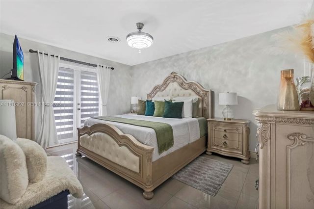 6951 Liberty St, Hollywood, FL 33024