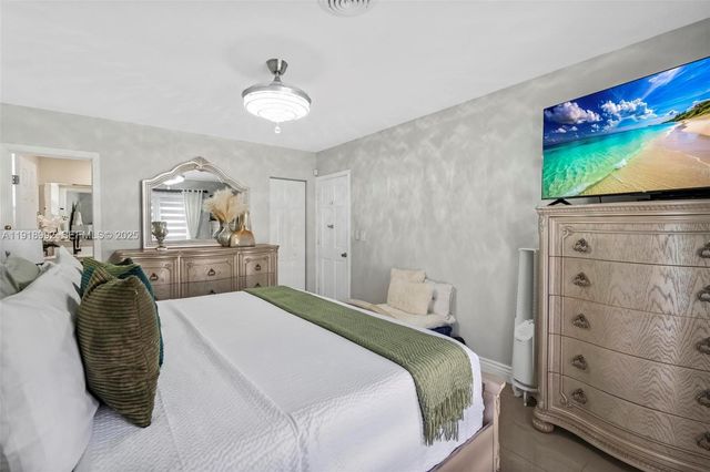 6951 Liberty St, Hollywood, FL 33024