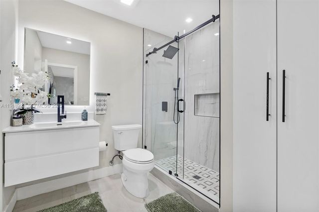 6951 Liberty St, Hollywood, FL 33024