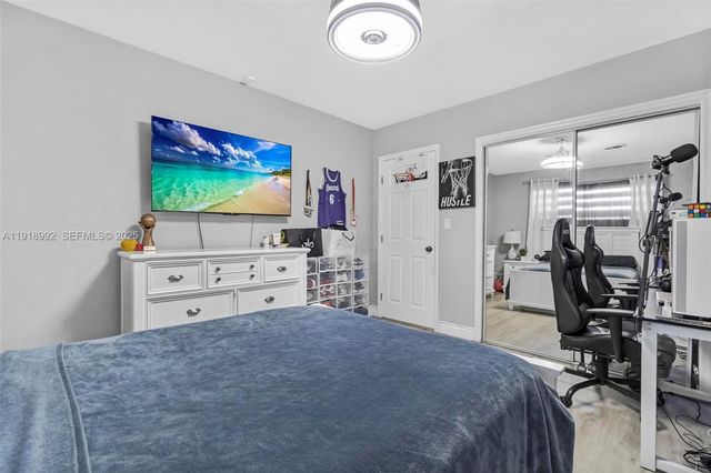 6951 Liberty St, Hollywood, FL 33024