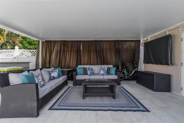 6951 Liberty St, Hollywood, FL 33024