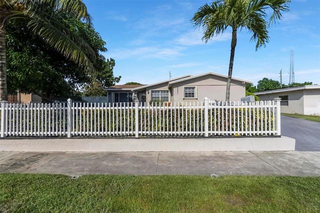 6951 Liberty St, Hollywood, FL 33024