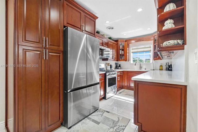 6951 Liberty St, Hollywood, FL 33024