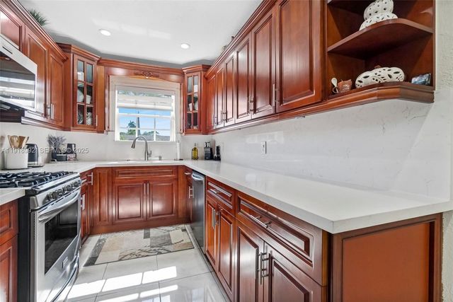 6951 Liberty St, Hollywood, FL 33024