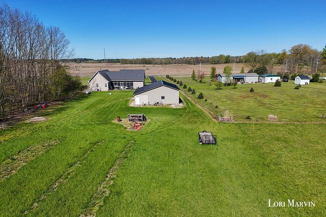 9872 N Amble Road, Winfield Twp, MI 49329