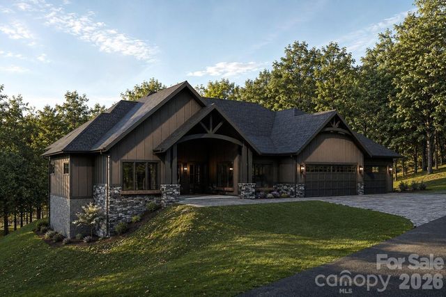 723 Ascension Valley 27, Horse Shoe, NC 28742