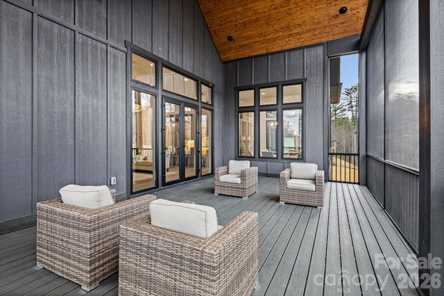 723 Ascension Valley 27, Horse Shoe, NC 28742