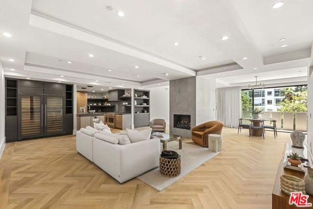 10375 Wilshire Boulevard 2F, Los Angeles, CA 90024