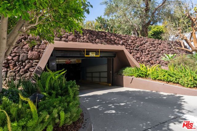 10375 Wilshire Boulevard 2F, Los Angeles, CA 90024