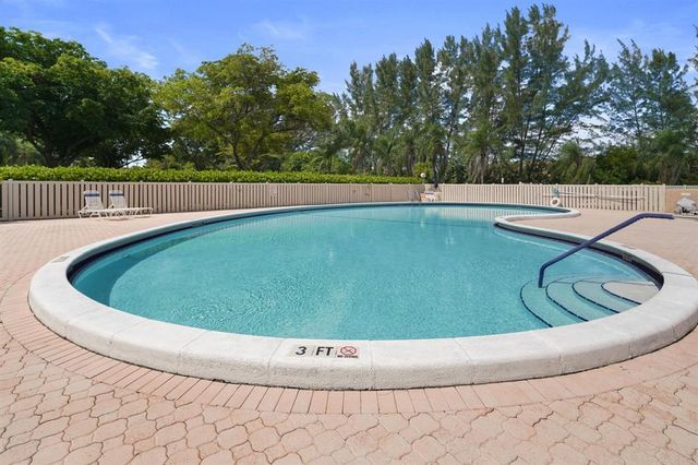 4570 NW 18th Avenue 604, Deerfield Beach, FL 33064