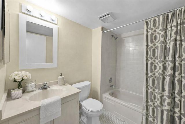 4570 NW 18th Avenue 604, Deerfield Beach, FL 33064