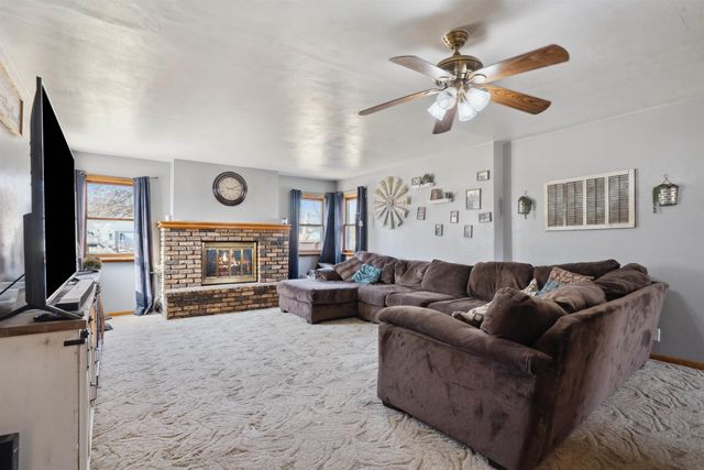 7212 La Porte Road, Washburn, IA 50702