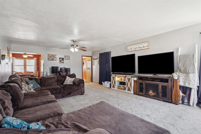 7212 La Porte Road, Washburn, IA 50702