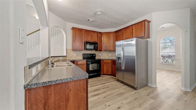 9219 E Lakeside Drive, Magnolia, TX 77354