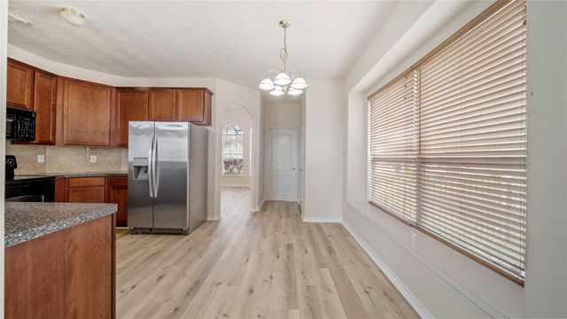 9219 E Lakeside Drive, Magnolia, TX 77354