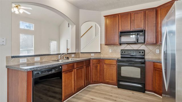 9219 E Lakeside Drive, Magnolia, TX 77354