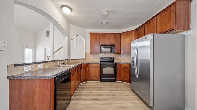 9219 E Lakeside Drive, Magnolia, TX 77354