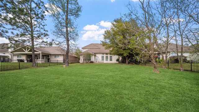 9219 E Lakeside Drive, Magnolia, TX 77354