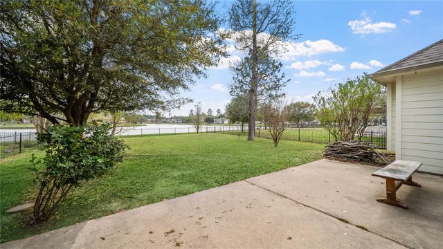 9219 E Lakeside Drive, Magnolia, TX 77354