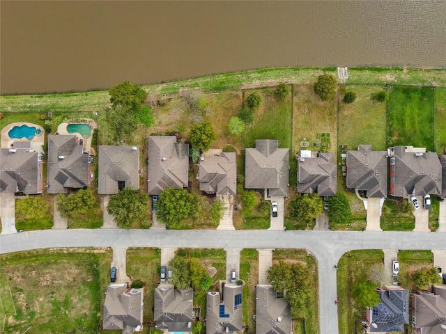 9219 E Lakeside Drive, Magnolia, TX 77354