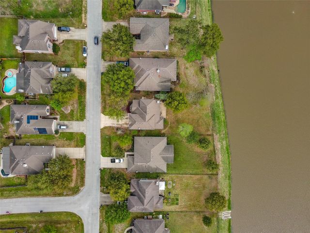 9219 E Lakeside Drive, Magnolia, TX 77354