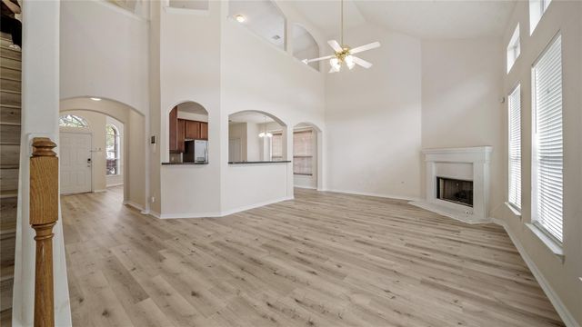 9219 E Lakeside Drive, Magnolia, TX 77354