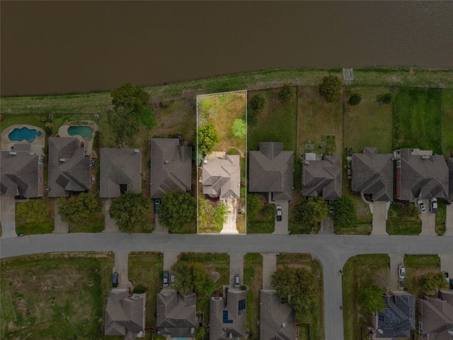 9219 E Lakeside Drive, Magnolia, TX 77354