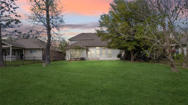 9219 E Lakeside Drive, Magnolia, TX 77354