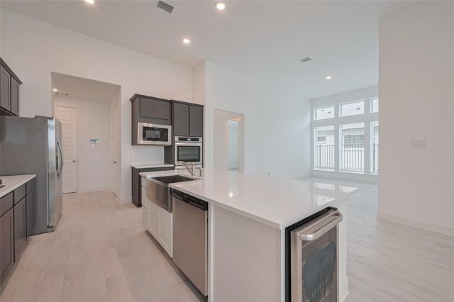 2825 Golden Isle Drive, Texas City, TX 77568