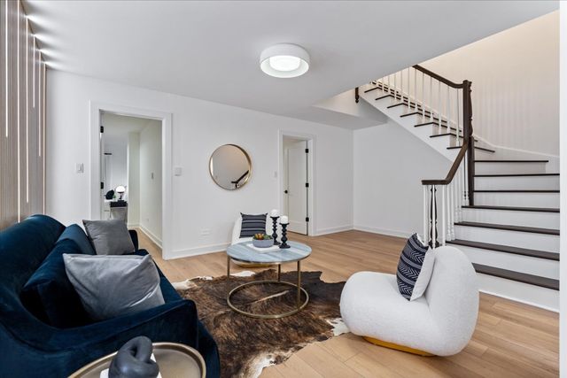 39 E Schiller Street 1E, Chicago, IL 60610