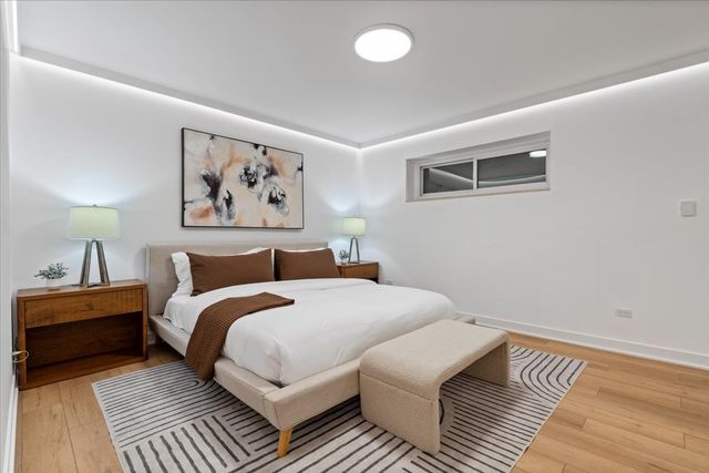 39 E Schiller Street 1E, Chicago, IL 60610