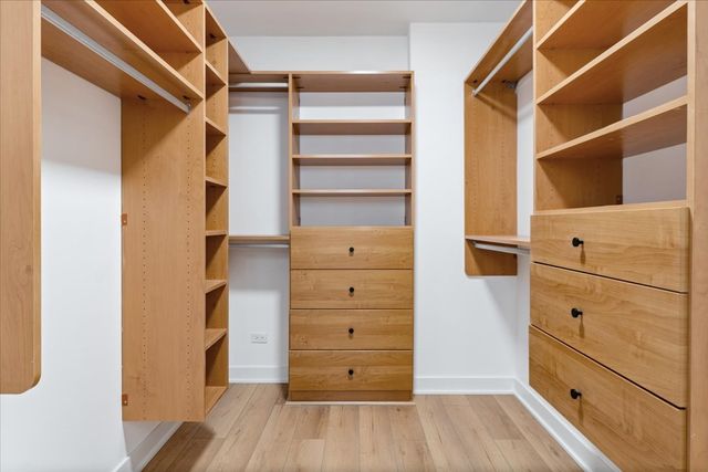 39 E Schiller Street 1E, Chicago, IL 60610