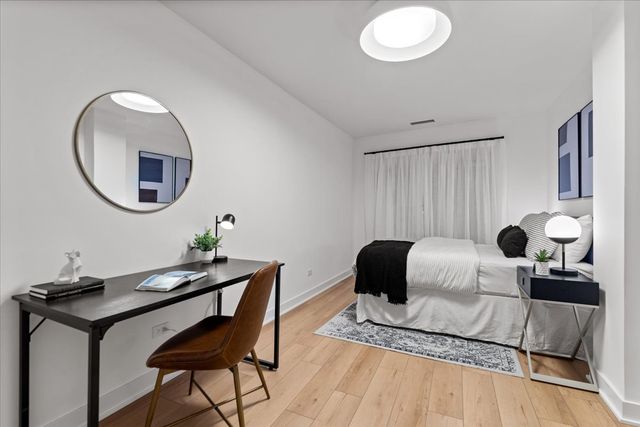 39 E Schiller Street 1E, Chicago, IL 60610