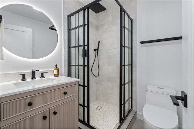 39 E Schiller Street 1E, Chicago, IL 60610